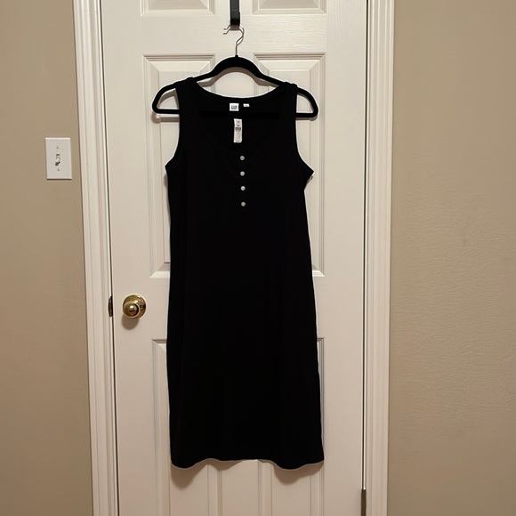 NWT GAP Women’s sleeveless Henley style dress. Size M Color Black - Picture 1 of 3